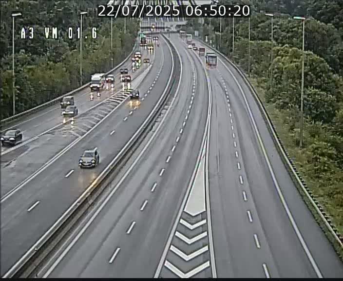 Traffic live webcam Luxembourg - Croix de Gasperich - A3 - BK 1.6 - direction France/Aire de Berchem