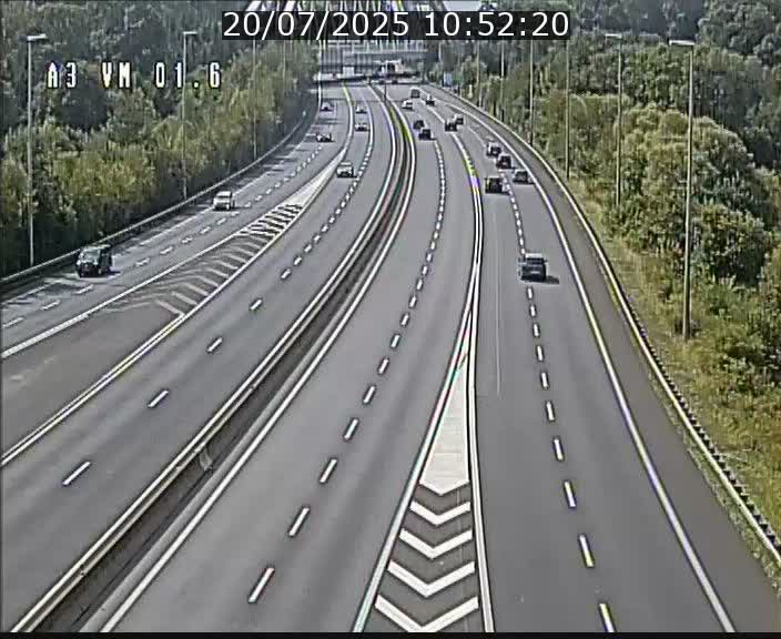 Traffic live webcam Luxembourg - Croix de Gasperich - A3 - BK 1.6 - direction France/Aire de Berchem