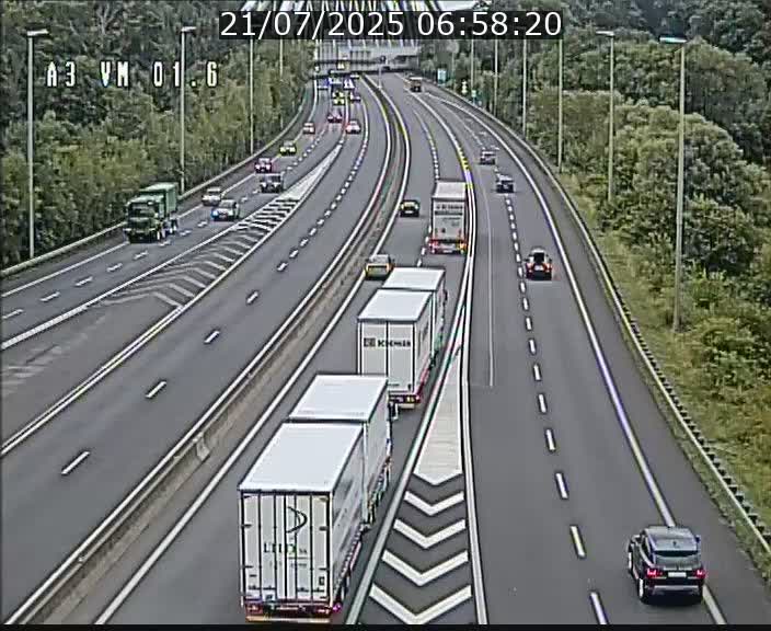 Traffic live webcam Luxembourg - Croix de Gasperich - A3 - BK 1.6 - direction France/Aire de Berchem