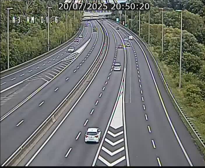 Traffic live webcam Luxembourg - Croix de Gasperich - A3 - BK 1.6 - direction France/Aire de Berchem