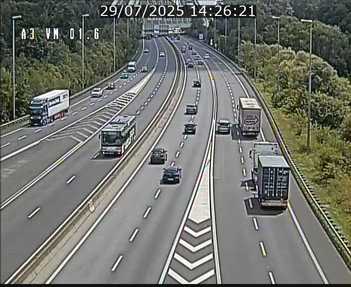 Traffic live webcam Luxembourg - Croix de Gasperich - A3 - BK 1.6 - direction France/Aire de Berchem