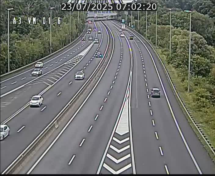Traffic live webcam Luxembourg - Croix de Gasperich - A3 - BK 1.6 - direction France/Aire de Berchem