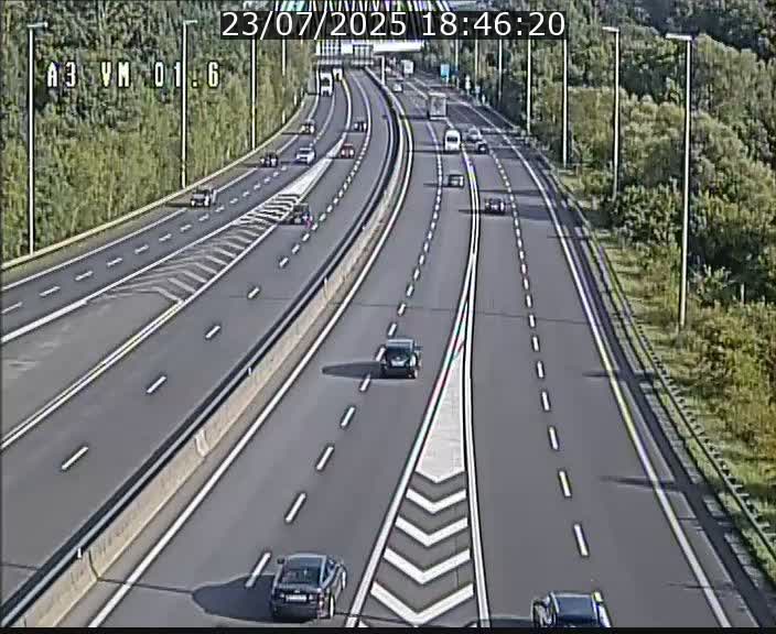 Traffic live webcam Luxembourg - Croix de Gasperich - A3 - BK 1.6 - direction France/Aire de Berchem