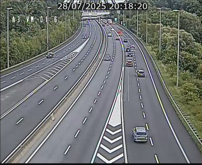 Traffic live webcam Luxembourg - Croix de Gasperich - A3 - BK 1.6 - direction France/Aire de Berchem