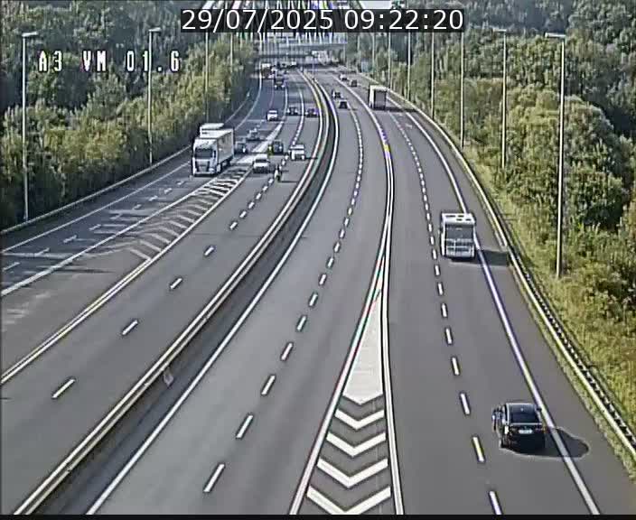 Traffic live webcam Luxembourg - Croix de Gasperich - A3 - BK 1.6 - direction France/Aire de Berchem