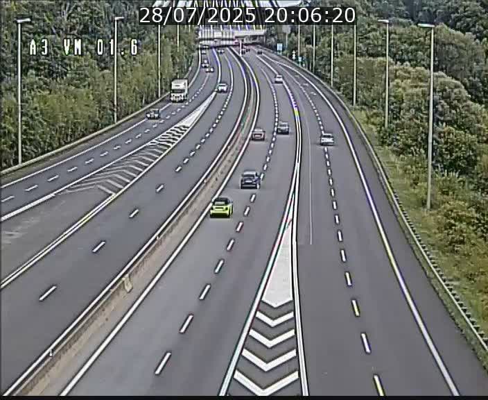 Traffic live webcam Luxembourg - Croix de Gasperich - A3 - BK 1.6 - direction France/Aire de Berchem