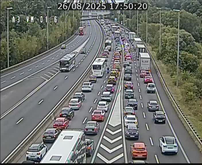 Traffic live webcam Luxembourg - Croix de Gasperich - A3 - BK 1.6 - direction France/Aire de Berchem