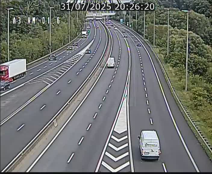 Traffic live webcam Luxembourg - Croix de Gasperich - A3 - BK 1.6 - direction France/Aire de Berchem