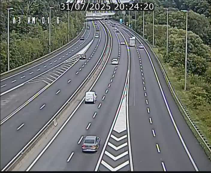 Traffic live webcam Luxembourg - Croix de Gasperich - A3 - BK 1.6 - direction France/Aire de Berchem