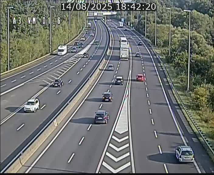 Traffic live webcam Luxembourg - Croix de Gasperich - A3 - BK 1.6 - direction France/Aire de Berchem