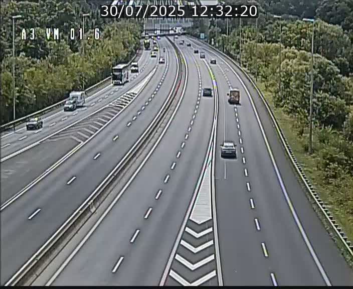 Traffic live webcam Luxembourg - Croix de Gasperich - A3 - BK 1.6 - direction France/Aire de Berchem