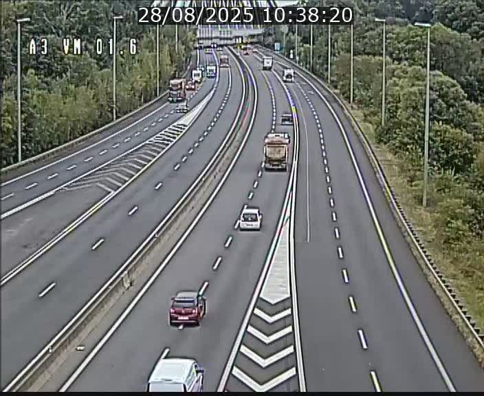 Traffic live webcam Luxembourg - Croix de Gasperich - A3 - BK 1.6 - direction France/Aire de Berchem