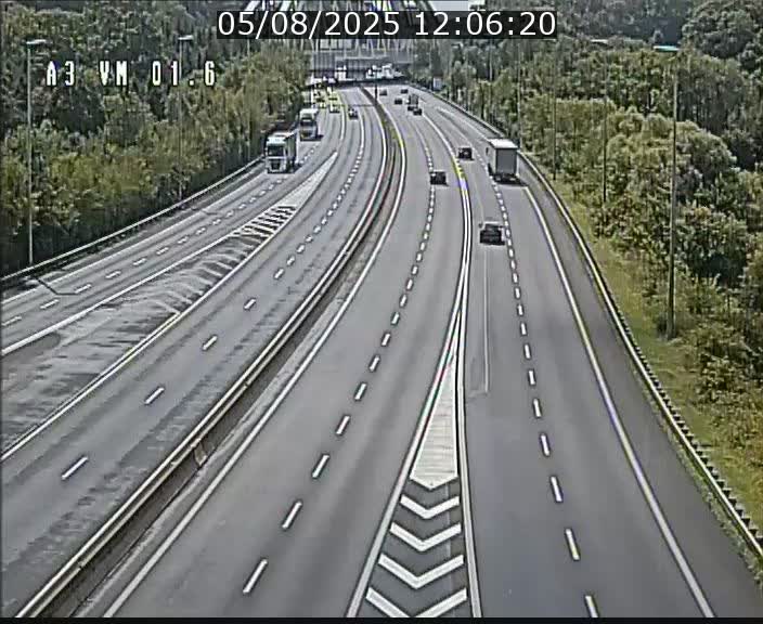 Traffic live webcam Luxembourg - Croix de Gasperich - A3 - BK 1.6 - direction France/Aire de Berchem