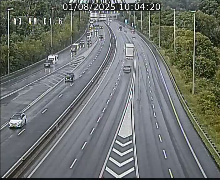 Traffic live webcam Luxembourg - Croix de Gasperich - A3 - BK 1.6 - direction France/Aire de Berchem