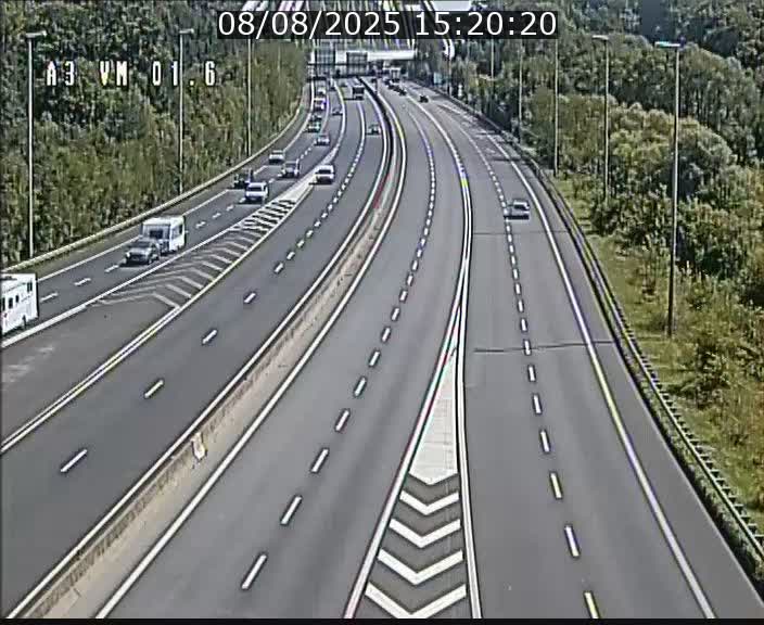 Traffic live webcam Luxembourg - Croix de Gasperich - A3 - BK 1.6 - direction France/Aire de Berchem