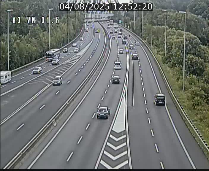 Traffic live webcam Luxembourg - Croix de Gasperich - A3 - BK 1.6 - direction France/Aire de Berchem