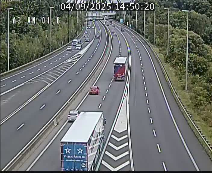 Traffic live webcam Luxembourg - Croix de Gasperich - A3 - BK 1.6 - direction France/Aire de Berchem
