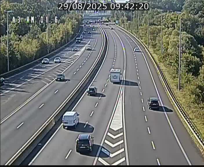 Traffic live webcam Luxembourg - Croix de Gasperich - A3 - BK 1.6 - direction France/Aire de Berchem