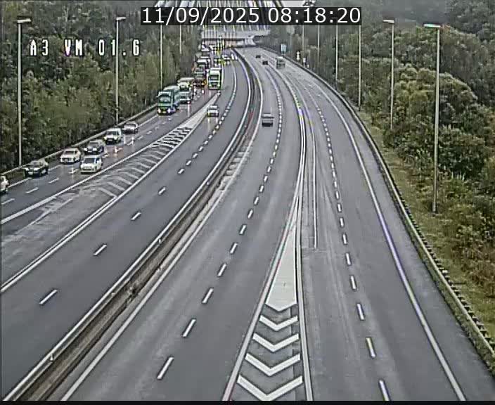Traffic live webcam Luxembourg - Croix de Gasperich - A3 - BK 1.6 - direction France/Aire de Berchem