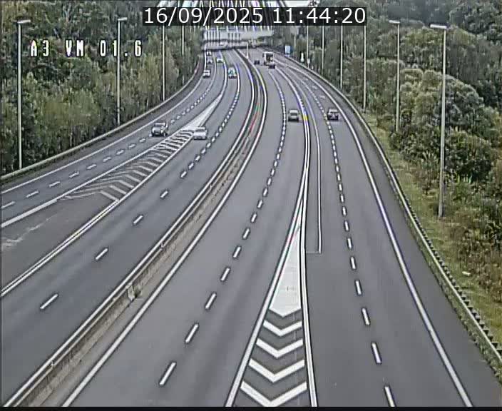 Traffic live webcam Luxembourg - Croix de Gasperich - A3 - BK 1.6 - direction France/Aire de Berchem