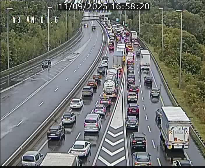 Traffic live webcam Luxembourg - Croix de Gasperich - A3 - BK 1.6 - direction France/Aire de Berchem