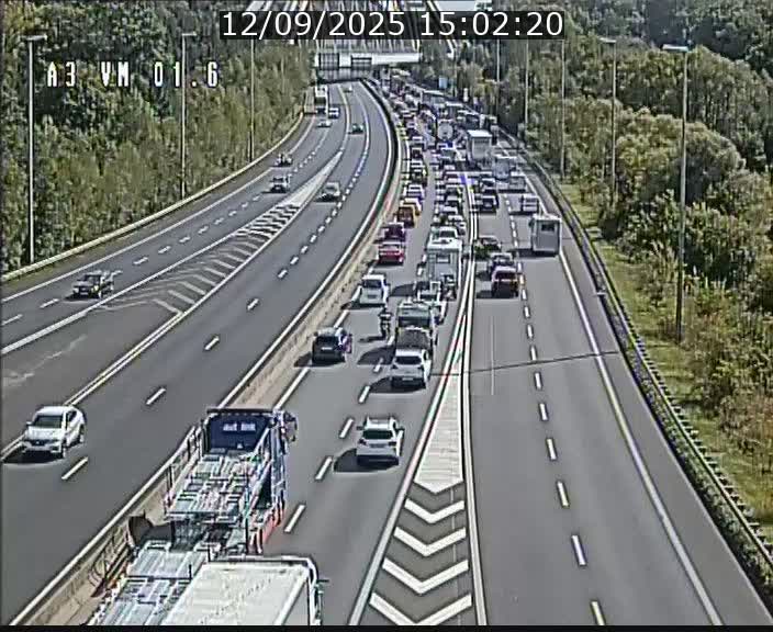 Traffic live webcam Luxembourg - Croix de Gasperich - A3 - BK 1.6 - direction France/Aire de Berchem
