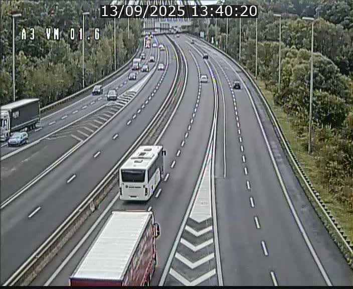 Traffic live webcam Luxembourg - Croix de Gasperich - A3 - BK 1.6 - direction France/Aire de Berchem