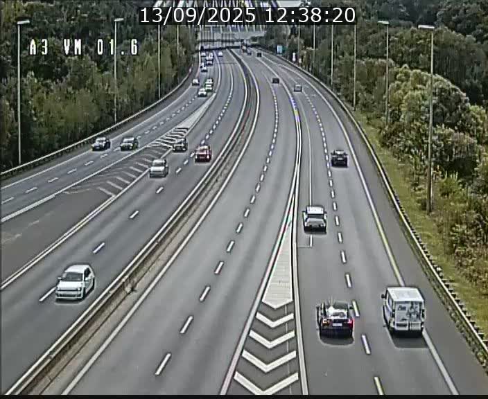 Traffic live webcam Luxembourg - Croix de Gasperich - A3 - BK 1.6 - direction France/Aire de Berchem