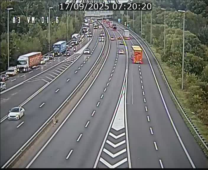 Traffic live webcam Luxembourg - Croix de Gasperich - A3 - BK 1.6 - direction France/Aire de Berchem
