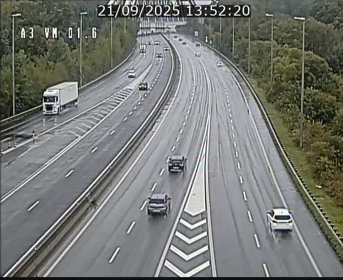 Traffic live webcam Luxembourg - Croix de Gasperich - A3 - BK 1.6 - direction France/Aire de Berchem