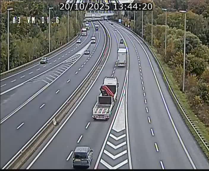 Traffic live webcam Luxembourg - Croix de Gasperich - A3 - BK 1.6 - direction France/Aire de Berchem