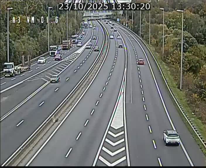 Traffic live webcam Luxembourg - Croix de Gasperich - A3 - BK 1.6 - direction France/Aire de Berchem