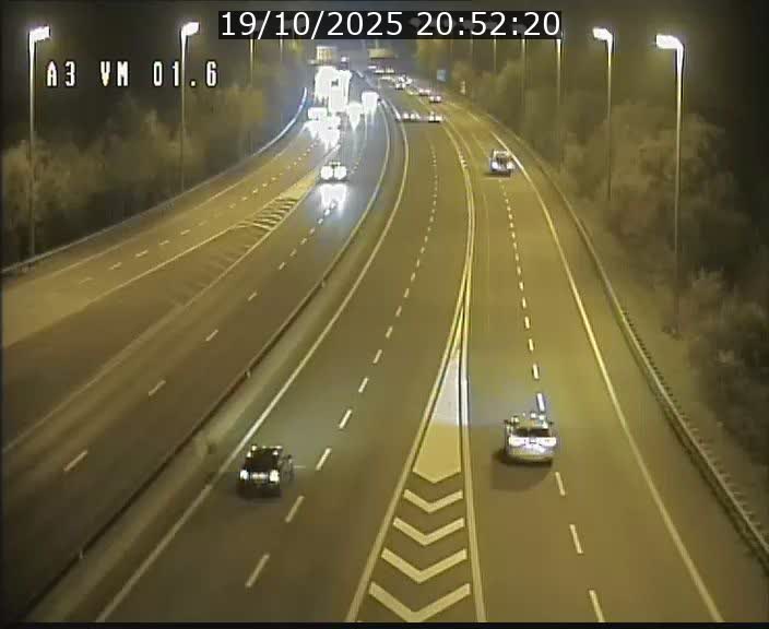 <h2>Traffic live webcam Luxembourg - Croix de Gasperich - A3 - BK 1.6 - direction France/Aire de Berchem</h2>