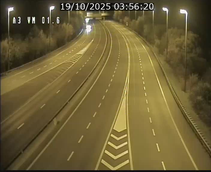 <h2>Traffic live webcam Luxembourg - Croix de Gasperich - A3 - BK 1.6 - direction France/Aire de Berchem</h2>
