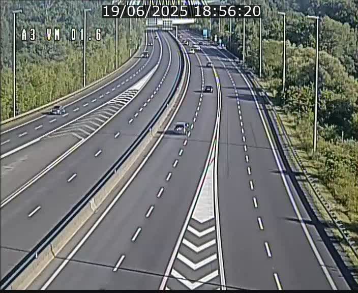 Traffic live webcam Luxembourg - Croix de Gasperich - A3 - BK 1.6 - direction France/Aire de Berchem