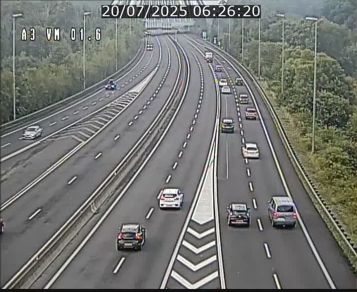Traffic live webcam Luxembourg - Croix de Gasperich - A3 - BK 1.6 - direction France/Aire de Berchem