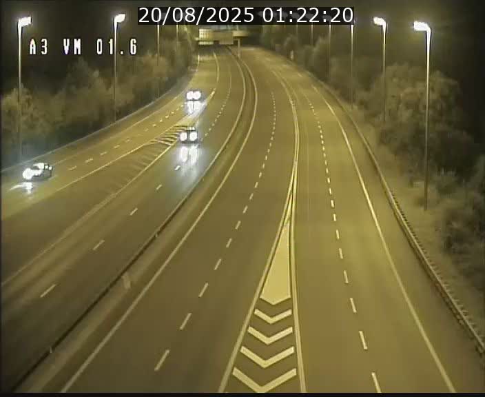 <h2>Traffic live webcam Luxembourg - Croix de Gasperich - A3 - BK 1.6 - direction France/Aire de Berchem</h2>