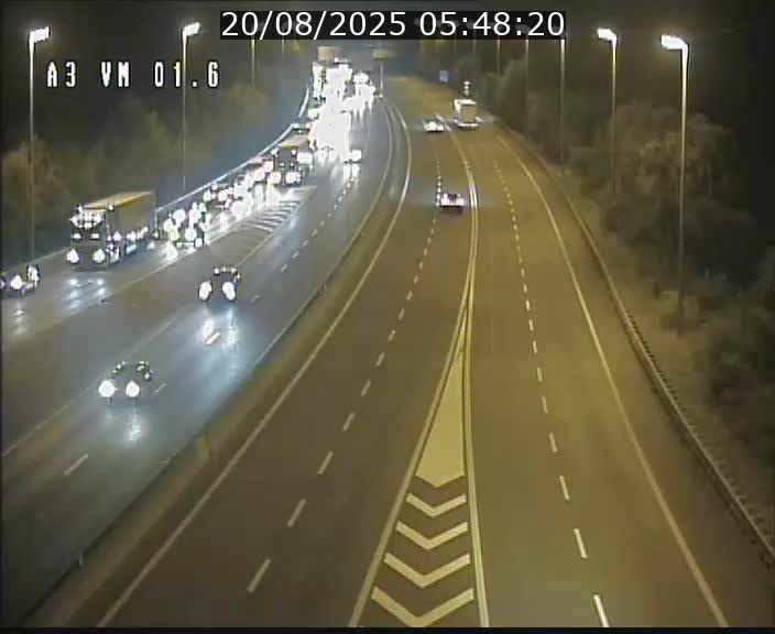 <h2>Traffic live webcam Luxembourg - Croix de Gasperich - A3 - BK 1.6 - direction France/Aire de Berchem</h2>