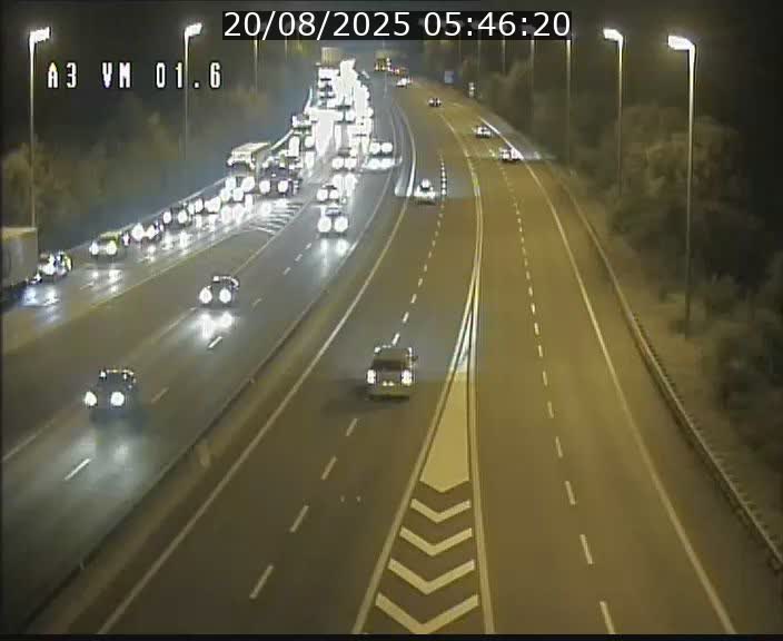 <h2>Traffic live webcam Luxembourg - Croix de Gasperich - A3 - BK 1.6 - direction France/Aire de Berchem</h2>