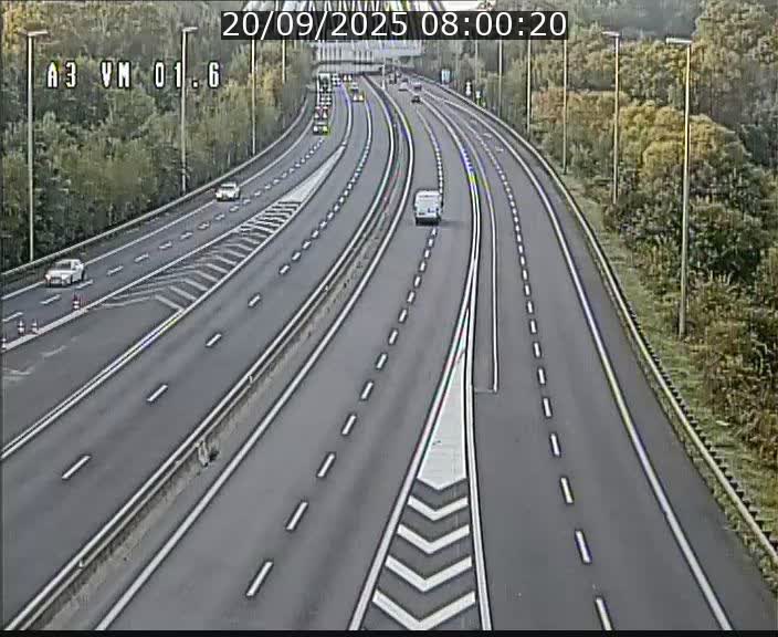 <h2>Traffic live webcam Luxembourg - Croix de Gasperich - A3 - BK 1.6 - direction France/Aire de Berchem</h2>