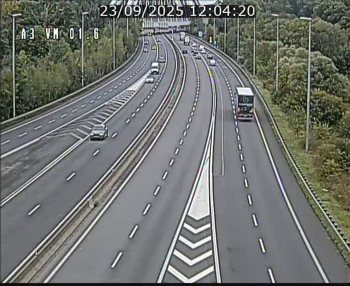 Traffic live webcam Luxembourg - Croix de Gasperich - A3 - BK 1.6 - direction France/Aire de Berchem