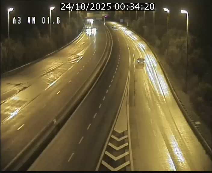 <h2>Traffic live webcam Luxembourg - Croix de Gasperich - A3 - BK 1.6 - direction France/Aire de Berchem</h2>