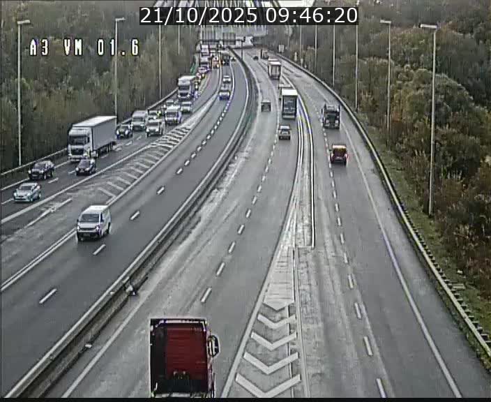<h2>Traffic live webcam Luxembourg - Croix de Gasperich - A3 - BK 1.6 - direction France/Aire de Berchem</h2>