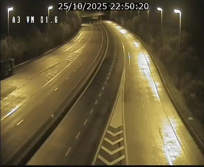 <h2>Traffic live webcam Luxembourg - Croix de Gasperich - A3 - BK 1.6 - direction France/Aire de Berchem</h2>