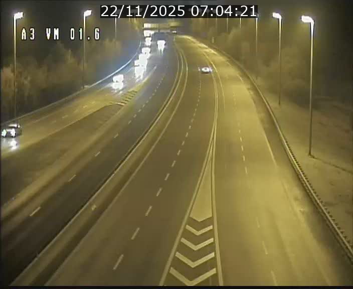 <h2>Traffic live webcam Luxembourg - Croix de Gasperich - A3 - BK 1.6 - direction France/Aire de Berchem</h2>