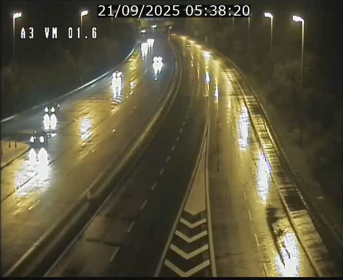 <h2>Traffic live webcam Luxembourg - Croix de Gasperich - A3 - BK 1.6 - direction France/Aire de Berchem</h2>