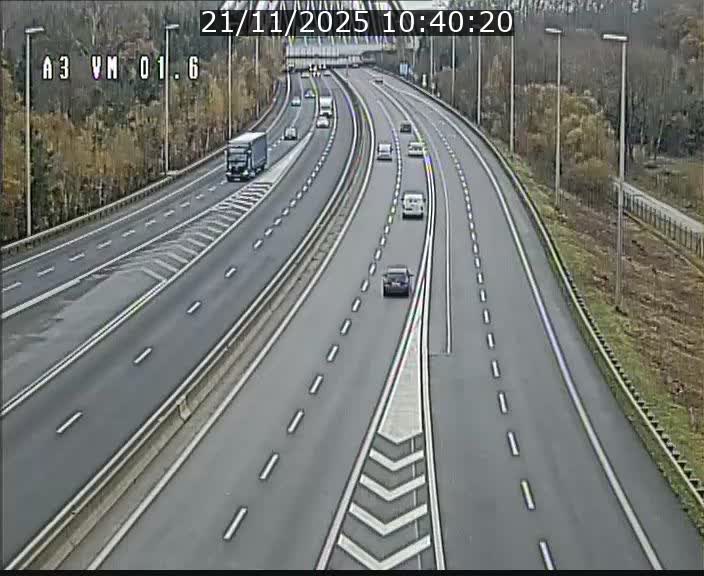 <h2>Traffic live webcam Luxembourg - Croix de Gasperich - A3 - BK 1.6 - direction France/Aire de Berchem</h2>
