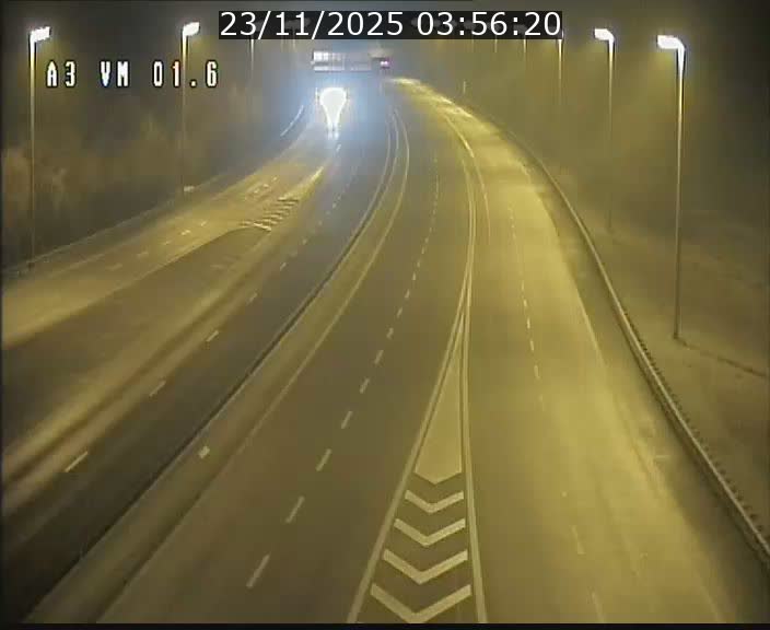 <h2>Traffic live webcam Luxembourg - Croix de Gasperich - A3 - BK 1.6 - direction France/Aire de Berchem</h2>