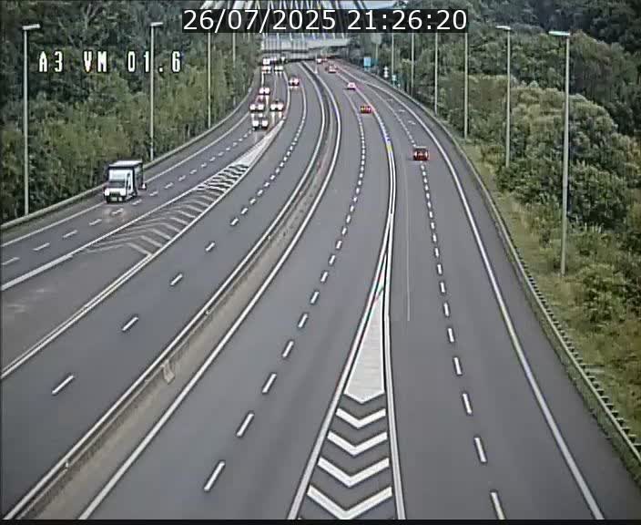 Traffic live webcam Luxembourg - Croix de Gasperich - A3 - BK 1.6 - direction France/Aire de Berchem