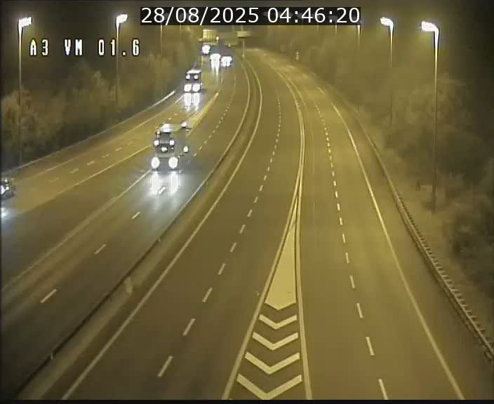 <h2>Traffic live webcam Luxembourg - Croix de Gasperich - A3 - BK 1.6 - direction France/Aire de Berchem</h2>